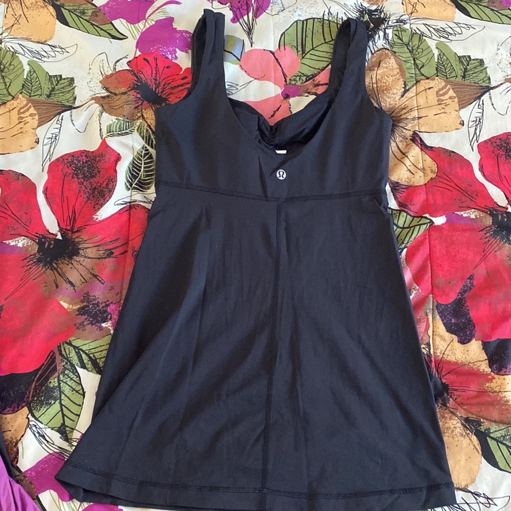 Lululemon Aria Tank - Picture 7 of 9